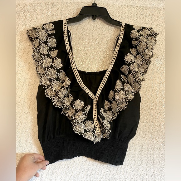 Large black shirred scrunch hem floral lace top - Picture 1 of 4